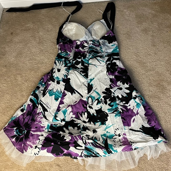 Floral Event Dress - Medium - Picture 4 of 4